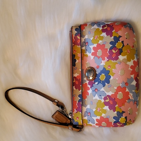 Coach Handbags - Coach Peyton Floral Medium Wristlet